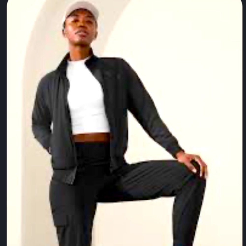 Athleta Brooklyn bomber jacket black || classic activewear spring workout casual